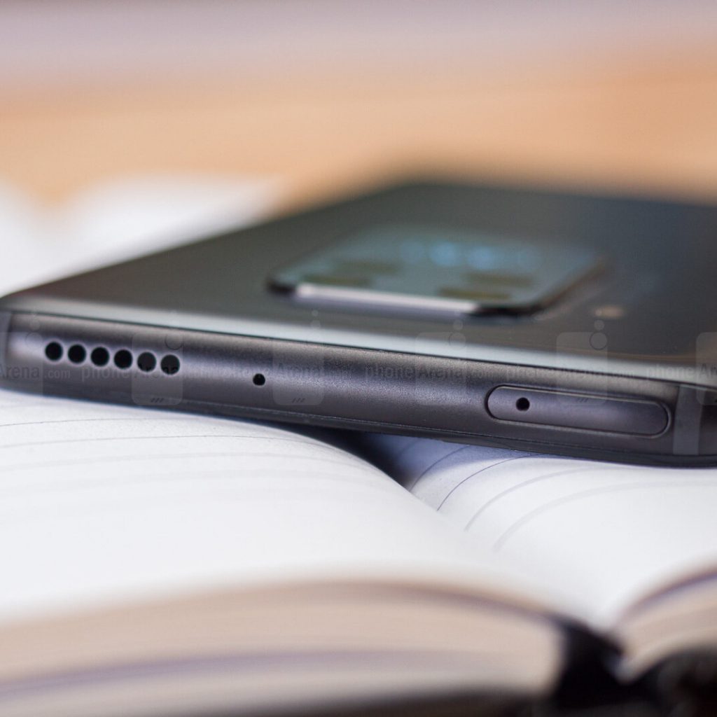 وان زوم Motorola One Zoom 2 1024x1024 - نقد و بررسی موتورولا وان زوم, میان رده ای با طعم بزرگ نمایی