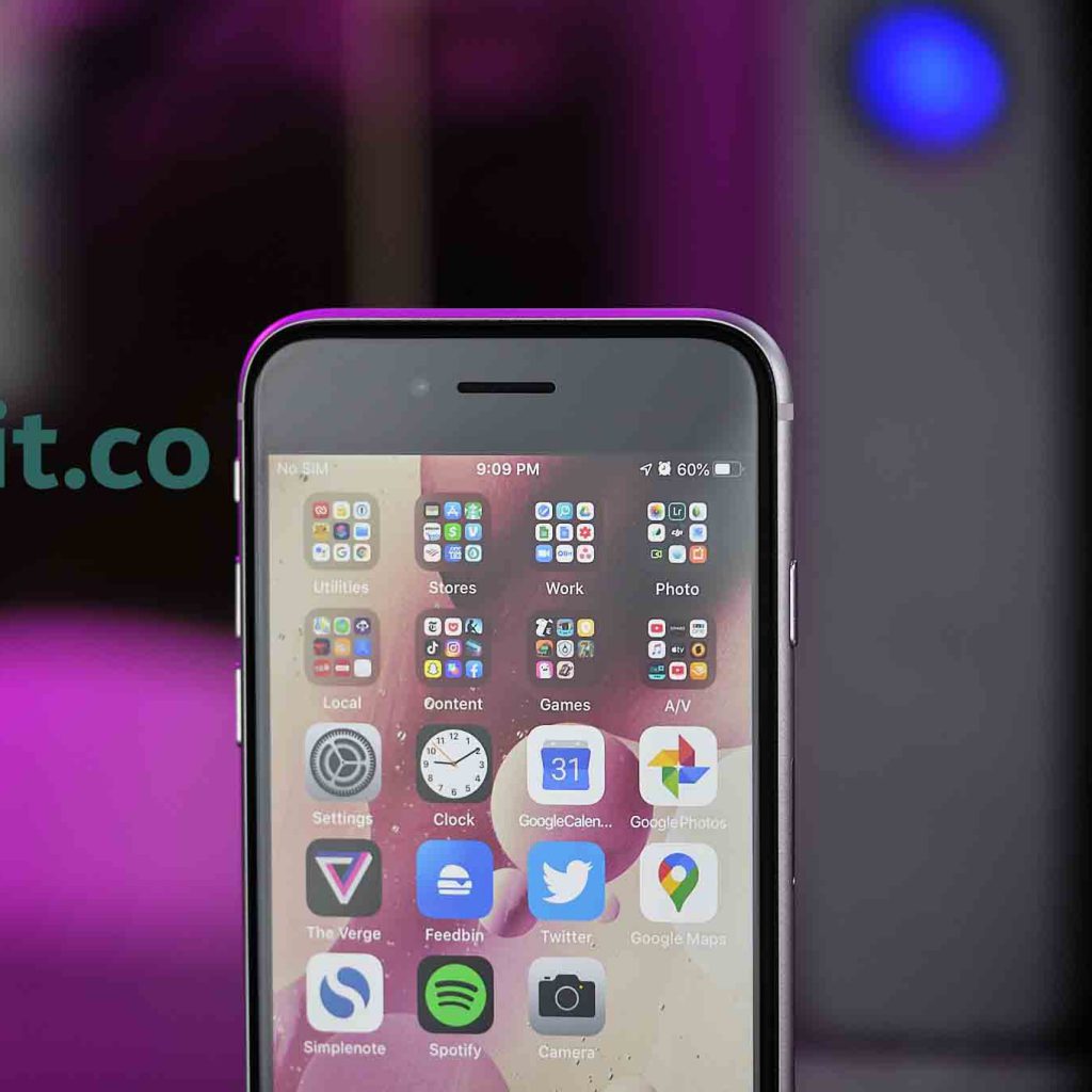 نقد و بررسی آیفون SE 2 (iPhone SE 2020) بهترین گوشی ارزان قیمت SE 2 IPhone SE 2020 4 1024x1024 - نقد و بررسی آیفون SE 2 (iPhone SE 2020) بهترین گوشی ارزان قیمت